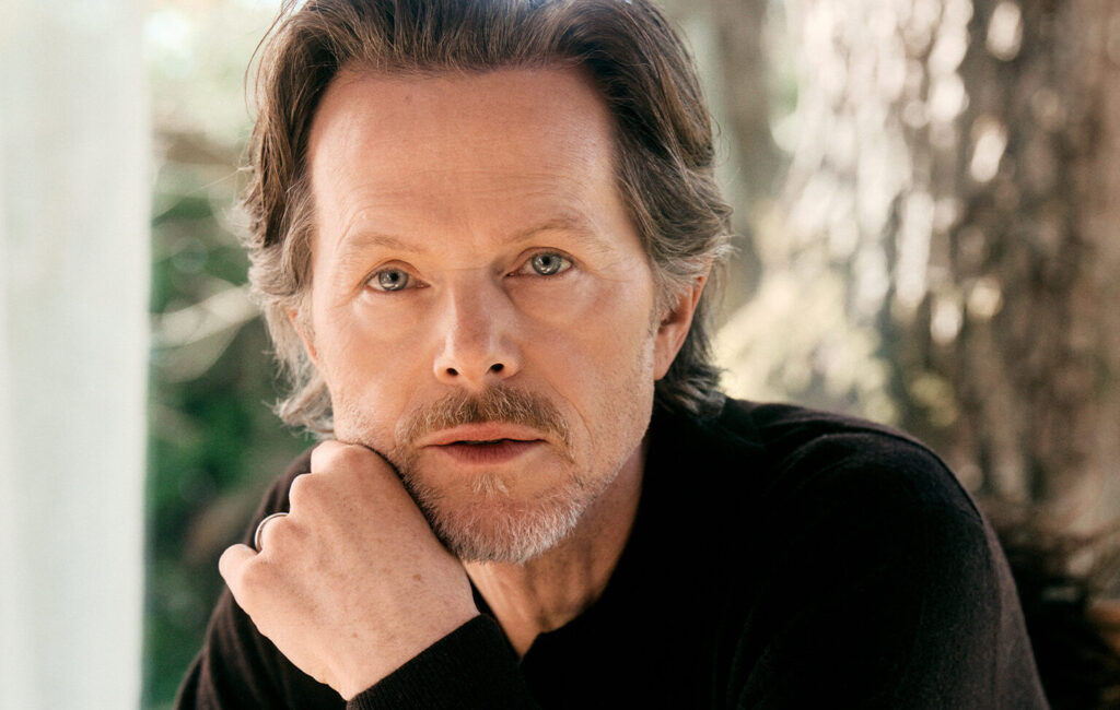 Med det siste artistslippet er programmet for RaumaRock 2026 nå komplett. Som kronen på verket slipper festivalen Espen Lind som headliner, i tillegg til Ida-Lova, The Headlines, Kjöter, Kristi Brud, The Clumps og DJ Siggy B. Espen Lind inn i rekka over headlinere